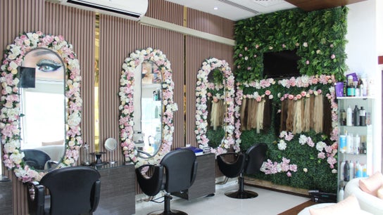 La Beautique Ladies Beauty Salon