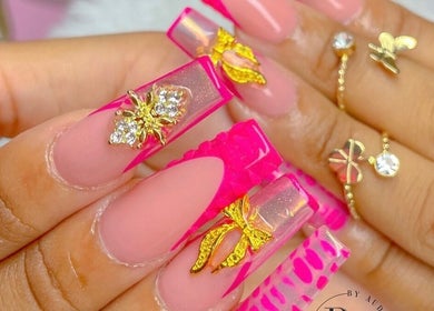 Ongles décoratifs ornés d'or à Beauty and You 971, Les Abymes, Grande-terre, GP.