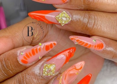 Design raffiné d'ongles orange à Beauty and You 971, Les Abymes, Grande-terre, GP.