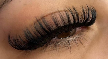 Lash Extensions & Lip Infusions صورة 3