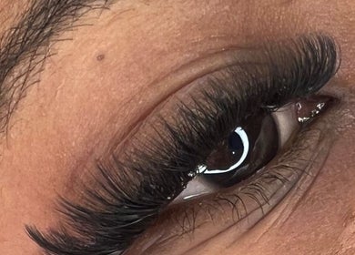 Close-up of glamorous eyelash extensions at D’Lux Atelier, Kingston, St. Andrew Parish, JM.