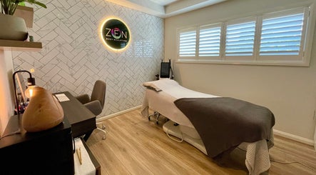 Calm treatment room at Zen Body Sculpting, Melbourne, Victoria, AU with chic decor and soothing lighting.
