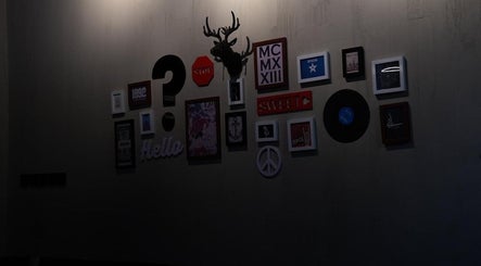 Decorative wall at Obai Salon I صالون أبي, Jeddah, Makkah Province, SA adorned with eclectic art pieces.