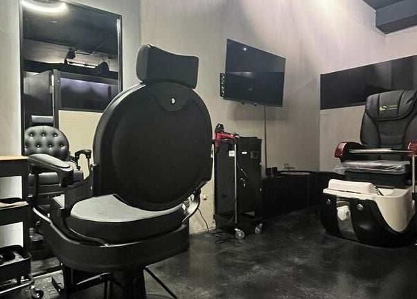 Modern salon suite at Obai Salon I صالون أبي in Jeddah, Makkah Province, SA, featuring sleek styling chairs.