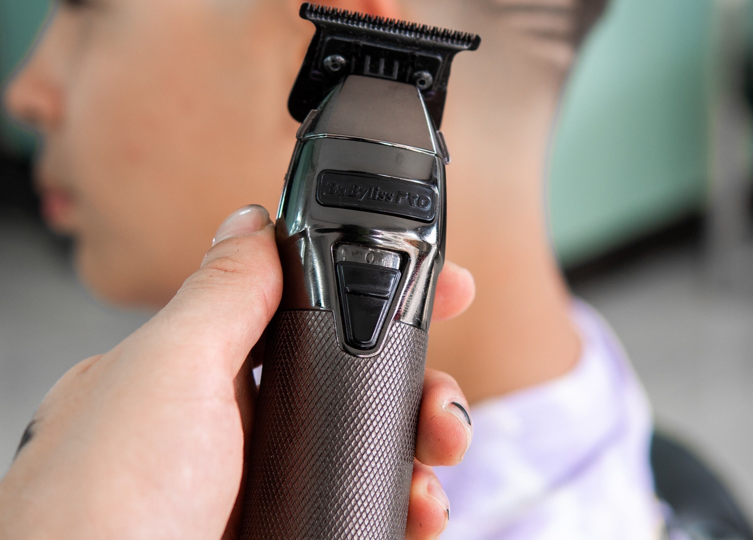 Corte de cabello en Vanguart, Provincia De Alajuela, CR, con máquina profesional.