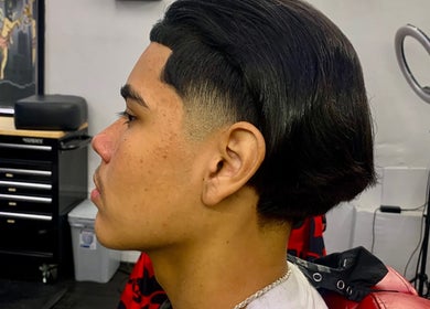 Fresh haircut at Rayzor Crisp Cutz in Los Angeles, California, US, showcasing modern style and precision.