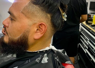 Expert fade haircut at Rayzor Crisp Cutz in Los Angeles, California, US. Precision grooming in a modern setting.