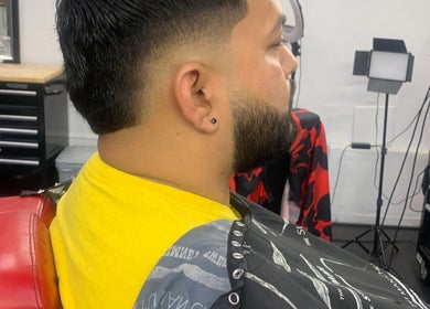 Professional haircut at Rayzor Crisp Cutz in Los Angeles, California, US featuring a fresh fade style.