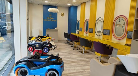 Skyline Kinderfriseur – obraz 2