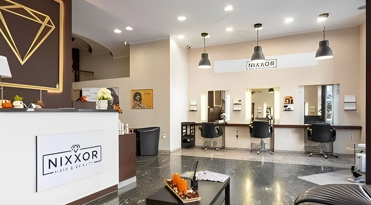 Elegáns belső tér a Nixxor Hair and Beauty-ban, Budapest, Magyar, HU-ban.