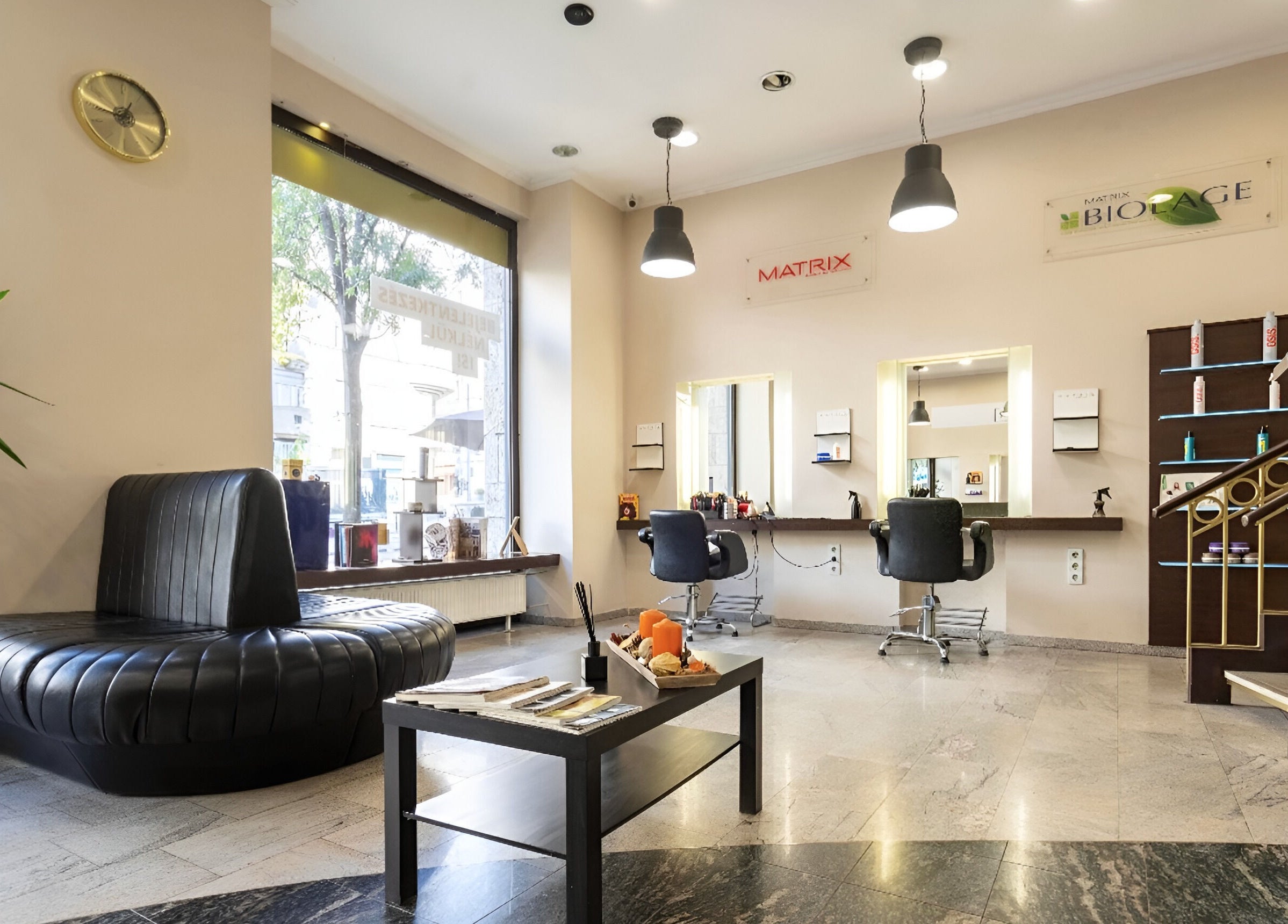Elegáns szalonbelső a Nixxor Hair and Beauty-ban, Budapest, Magyar, HU.
