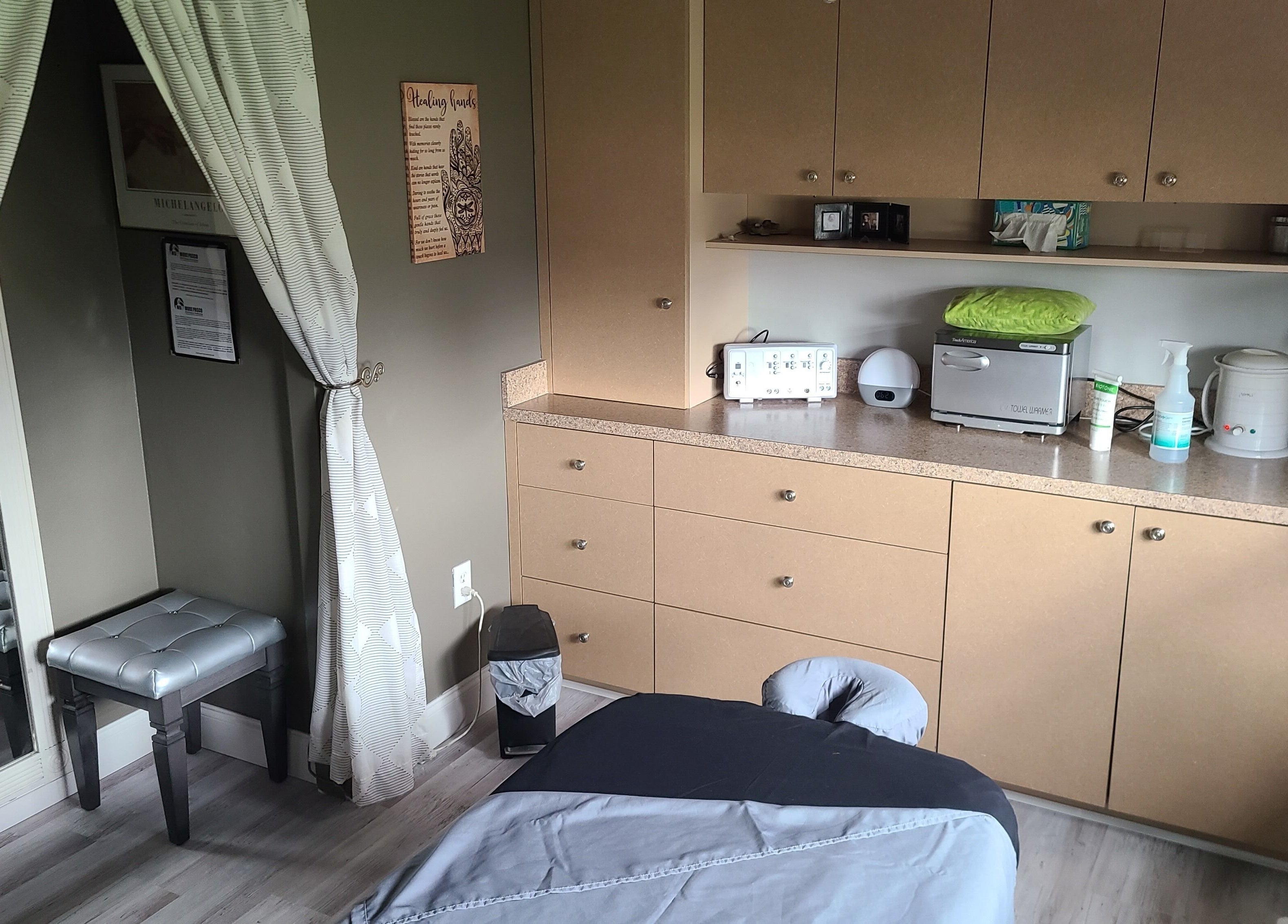 Calming massage room at The Muscle Whisperer, New Port Richey, Florida, US, featuring a cozy bed and soothing decor.