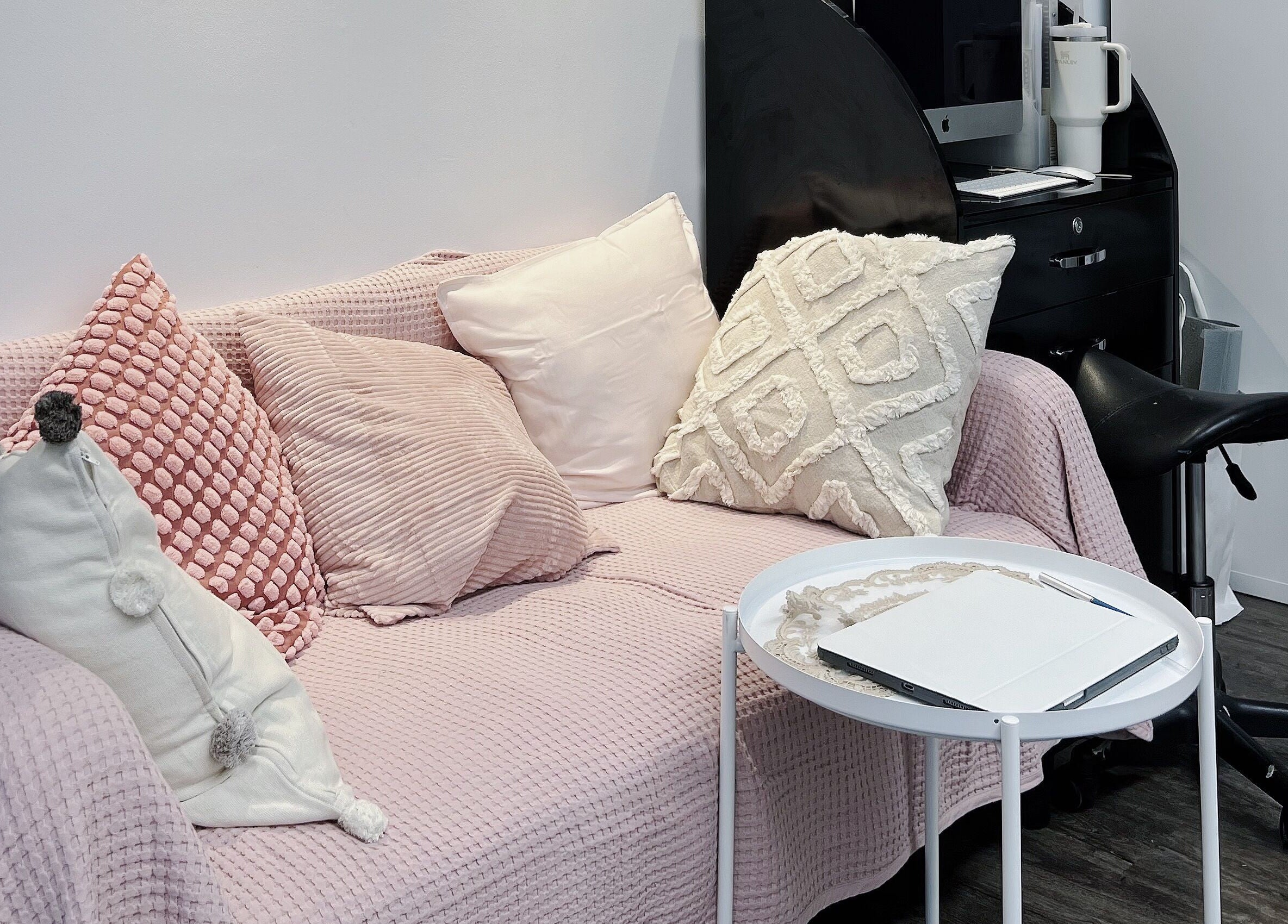 Chic lounge at F-Studio, Frankfurt Am Main, Hessen, DE with pink pillows and a stylish workspace.
