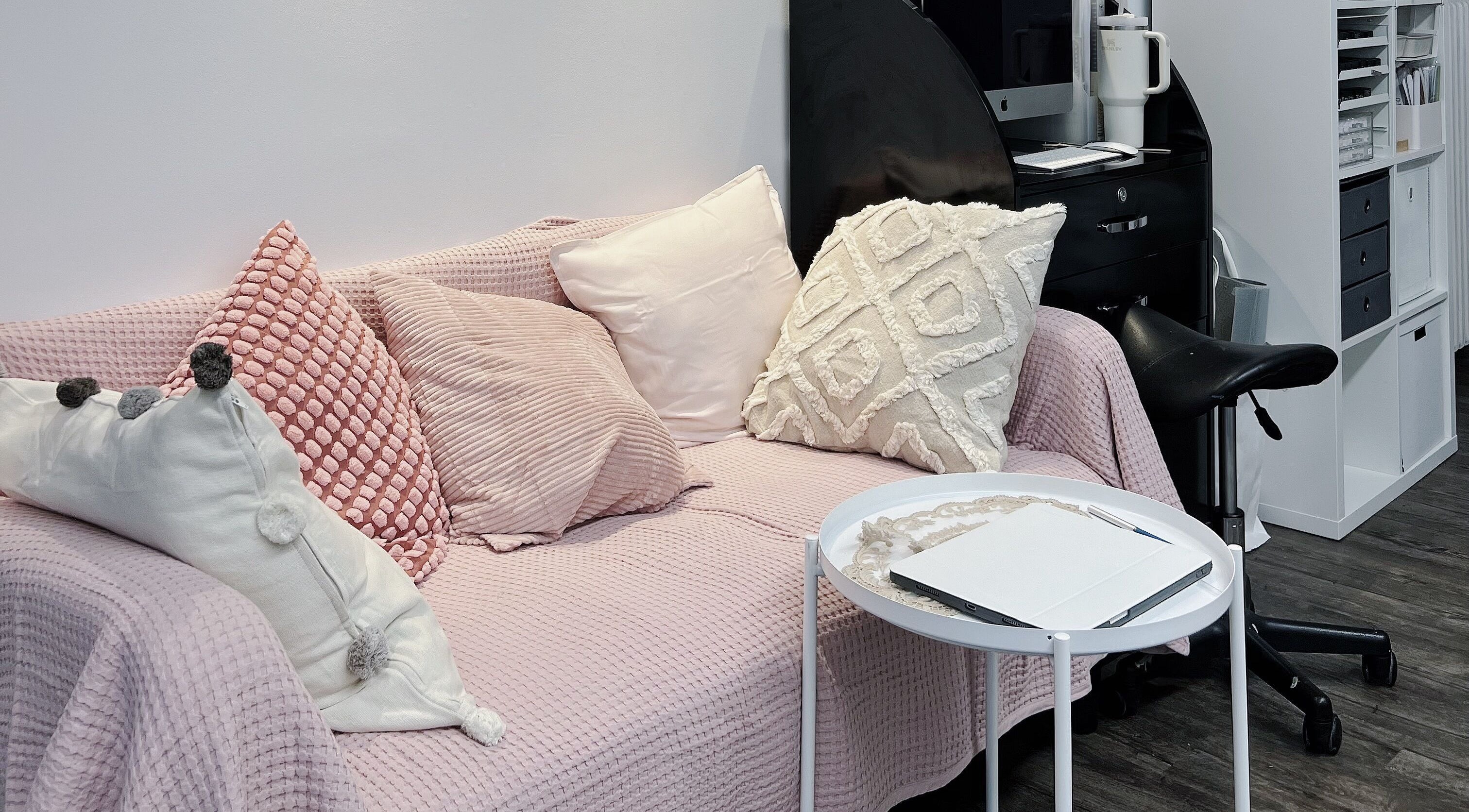 Chic lounge at F-Studio, Frankfurt Am Main, Hessen, DE with pink pillows and a stylish workspace.