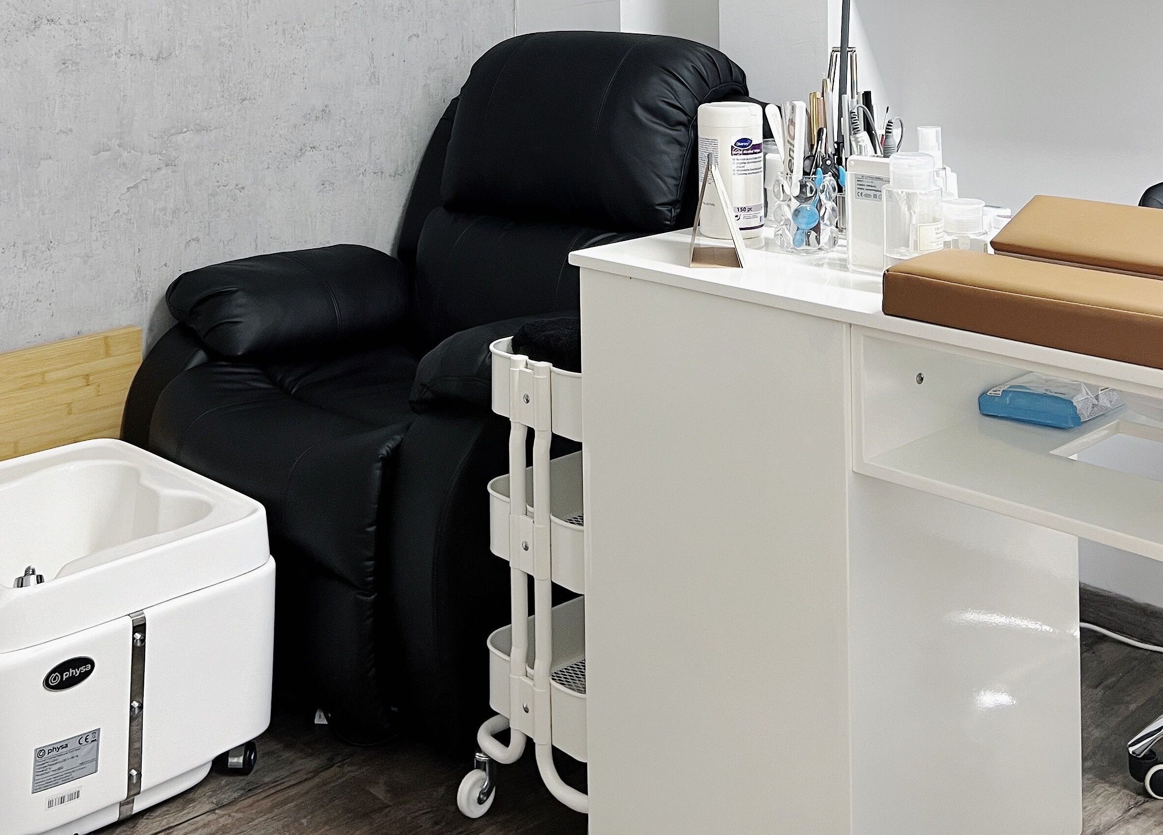 Relaxing spa station at F-Studio, Frankfurt Am Main, Hessen, DE, featuring a massage chair and foot spa.