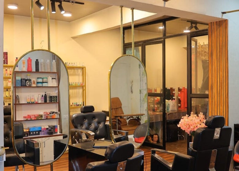 Modern interior of Naturā Unisex Salon in Pune, Maharashtra, IN with stylish chairs and mirrors.