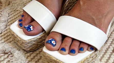 Madly Manicured image 3
