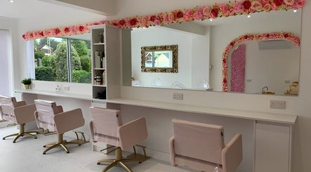 Coco's Hair & Beauty Salon imaginea 2