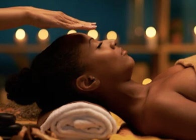Relaxing massage at Lotus Holitics @ Nesta Valley/Lake Paradiso, Chew Magna, England, GB with ambient candles.