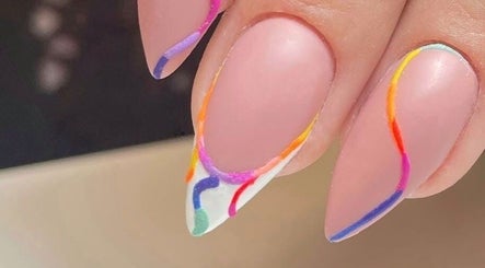 Tatiana Filipe Nails image 3