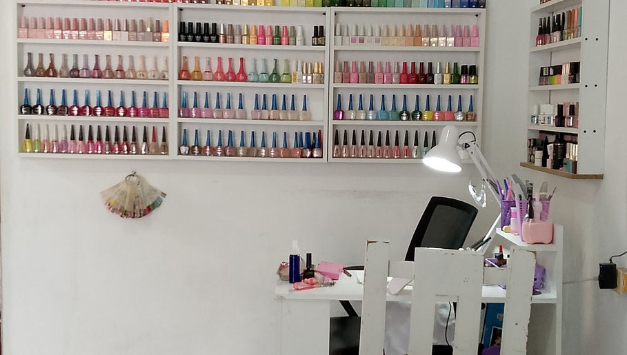 Violeta's studio Nails, bilde 1