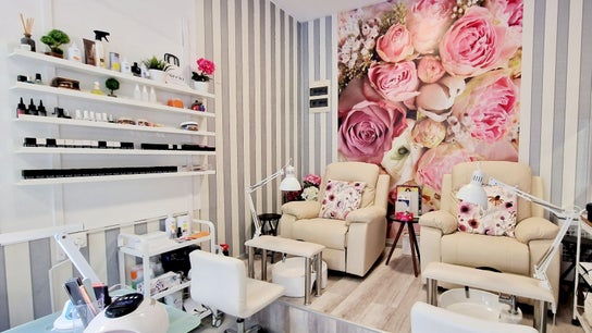 Ermeya Nails