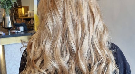 Hair Valushion Mobile Hairdressing image 2