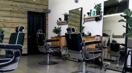 One Four Barbershop, bild 3