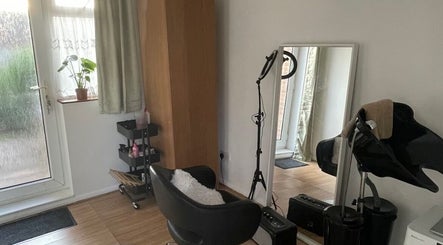 Modern salon setup at Nine did Mine in London, England, GB featuring a styling chair and large mirror.