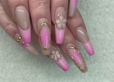 Stylish pink gradient nails with floral design from Raw Claws Beauty, Lismore, New South Wales, AU.