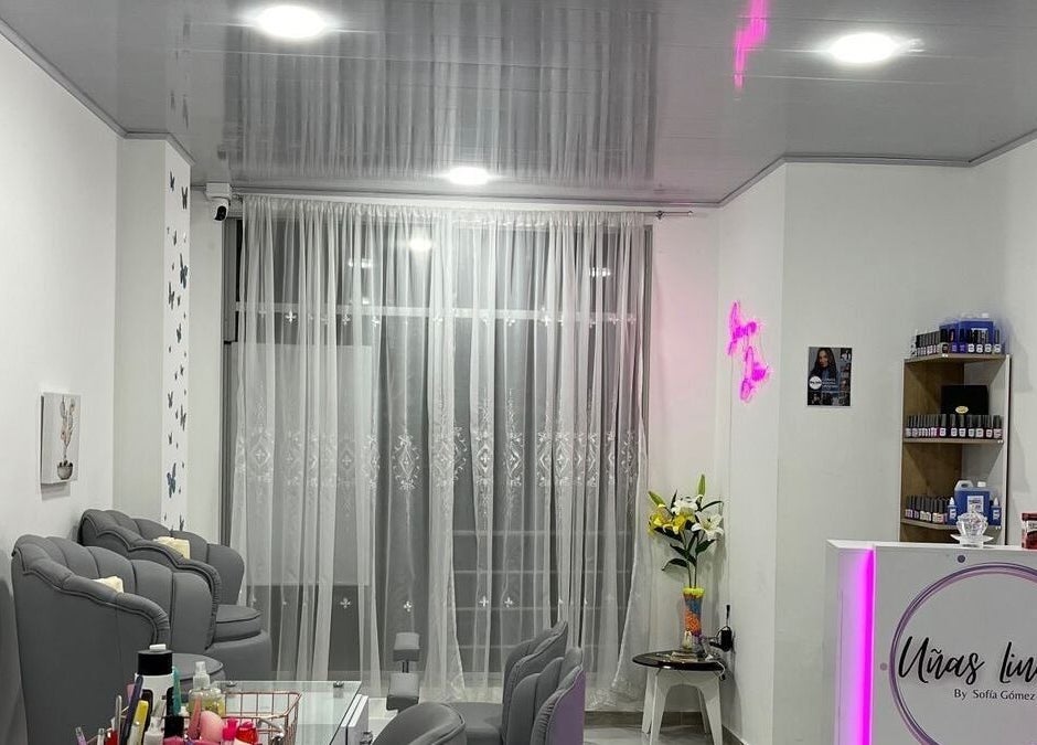 Interior relajante de Uñas Lindas by Sofía Gómez en Samacá, Boyacá, CO. Decoración elegante para bienestar.