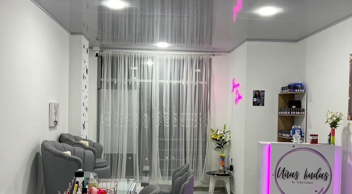 Interior relajante de Uñas Lindas by Sofía Gómez en Samacá, Boyacá, CO. Decoración elegante para bienestar.