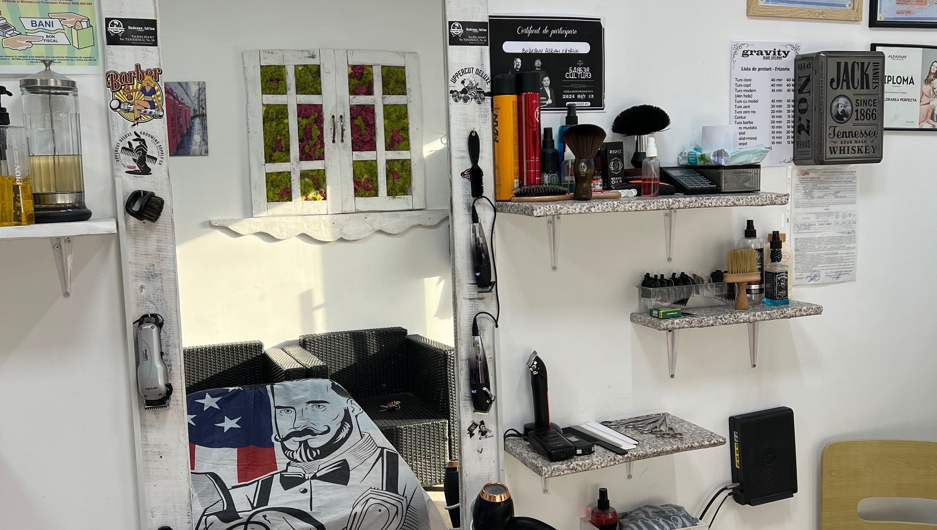 Interior modern la HairCut Men by Cătălin Budeanu, Focșani, Județul Vrancea, RO, cu un echipament barber stilat.