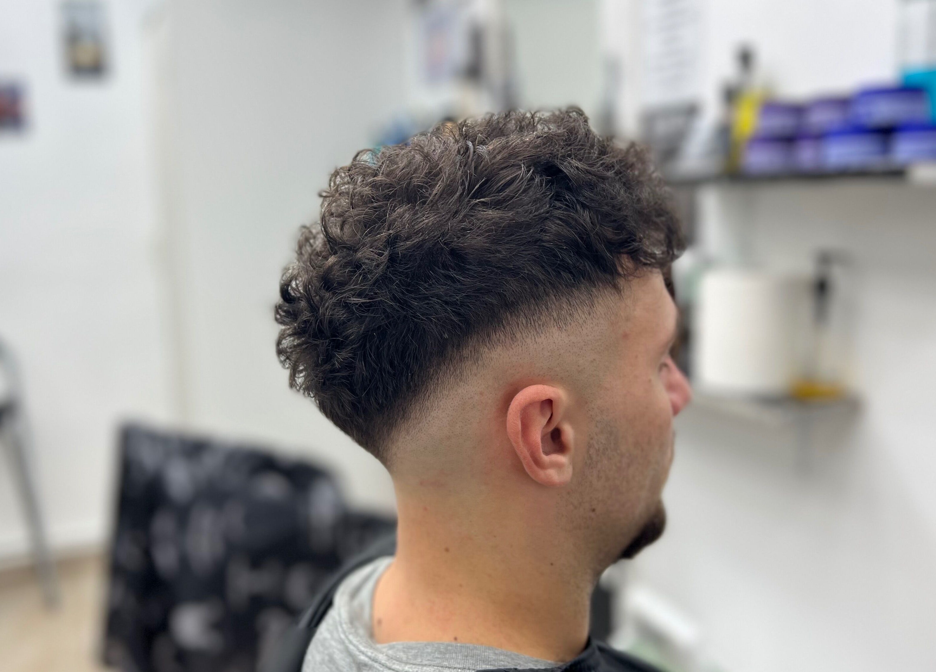 Coafură modernă la HairCut Men by Cătălin Budeanu, Focșani, Județul Vrancea, RO.