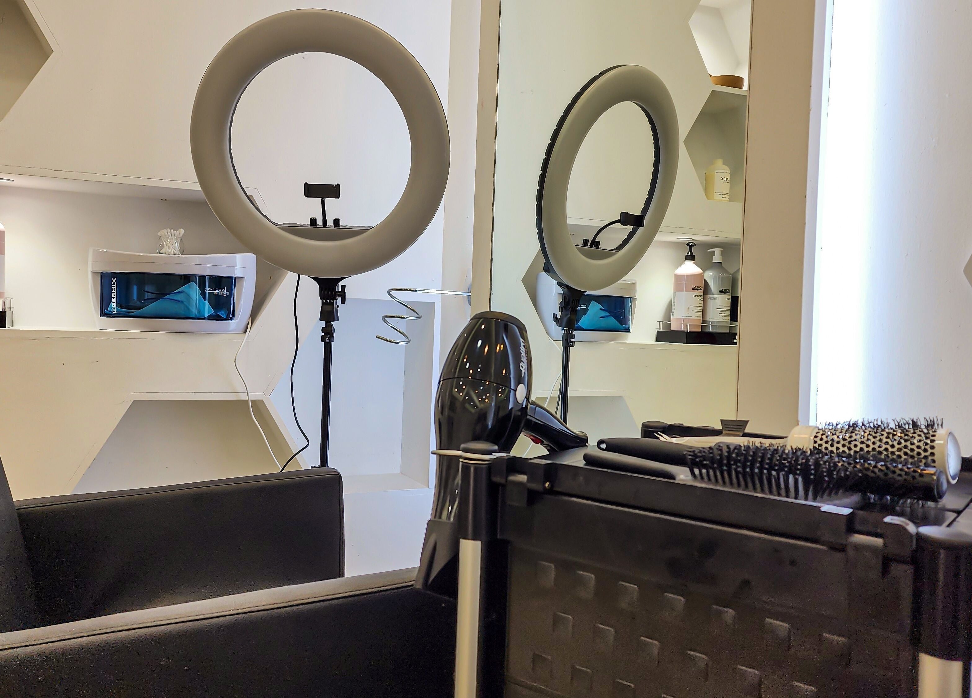 Cut and Colours Beauty Center in Abu Dhabi features a sleek salon chair and ring light setup.