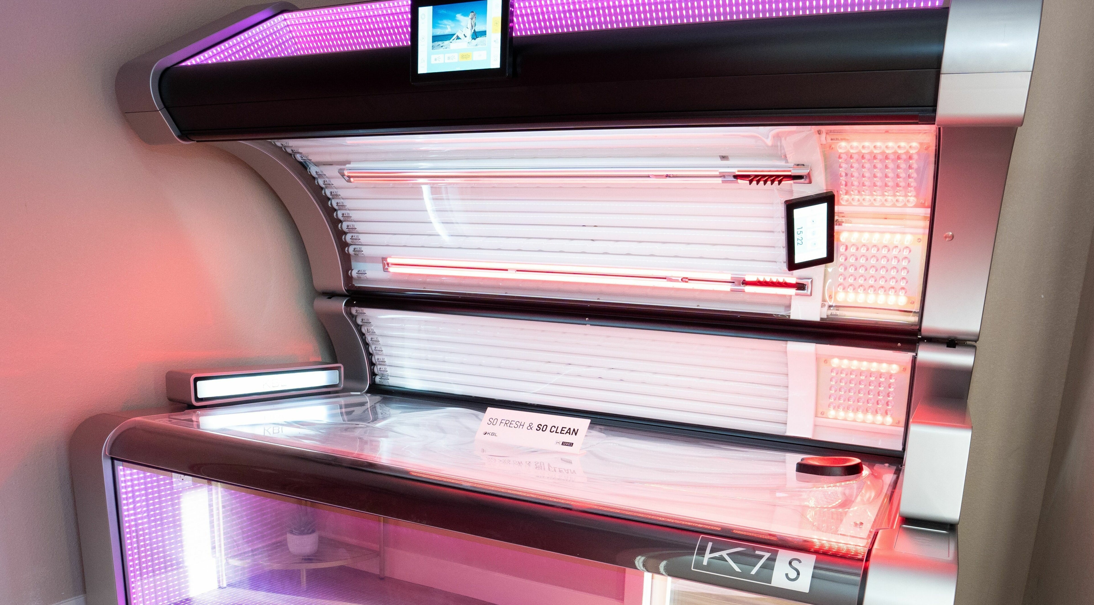Glo House Sun Spa and Wellness Center: Modern tanning bed in Las Vegas, Nevada, US for ultimate relaxation.