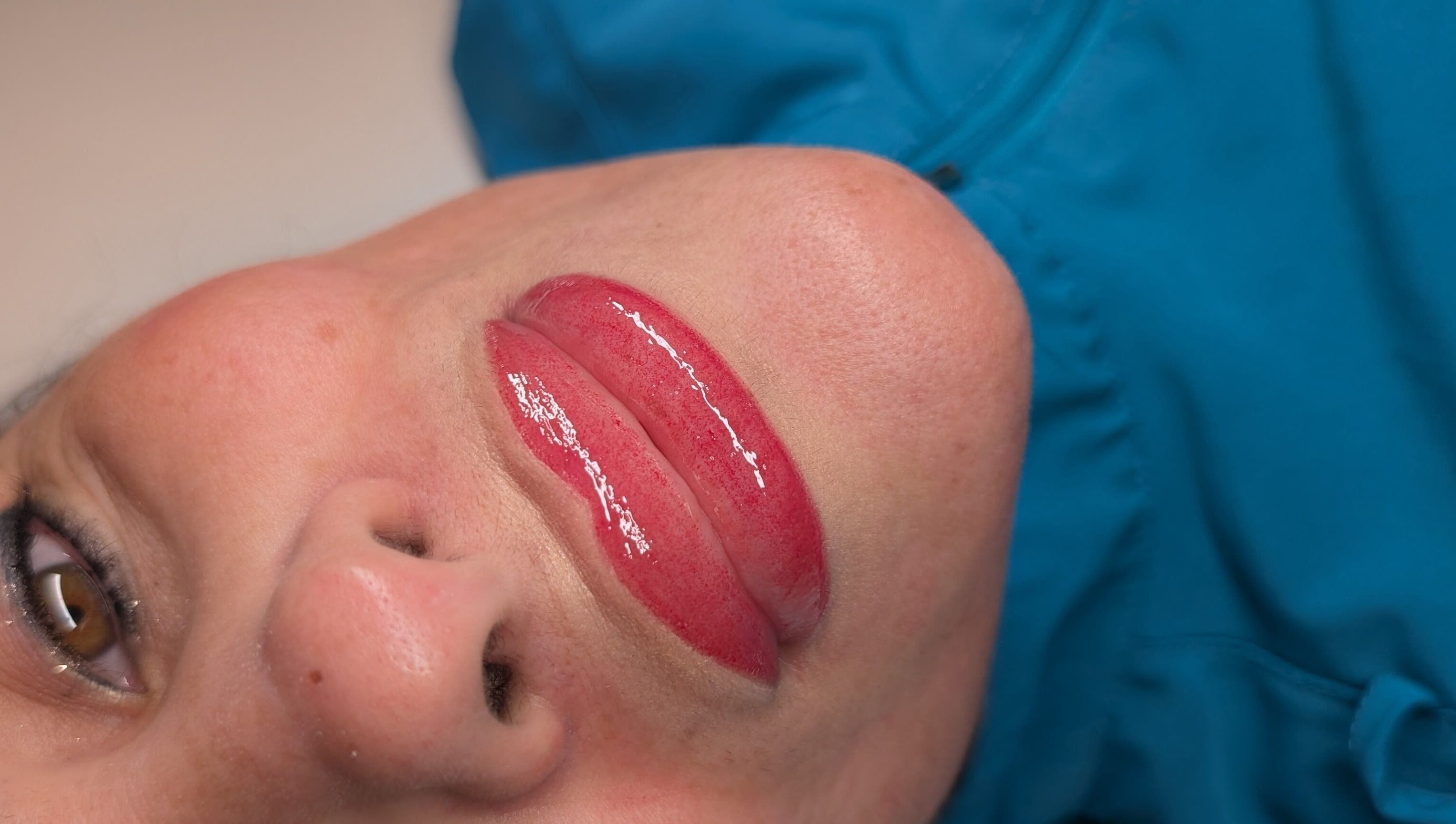 Lèvres brillantes après soin à Mariska Derma, Granby, Québec, CA.