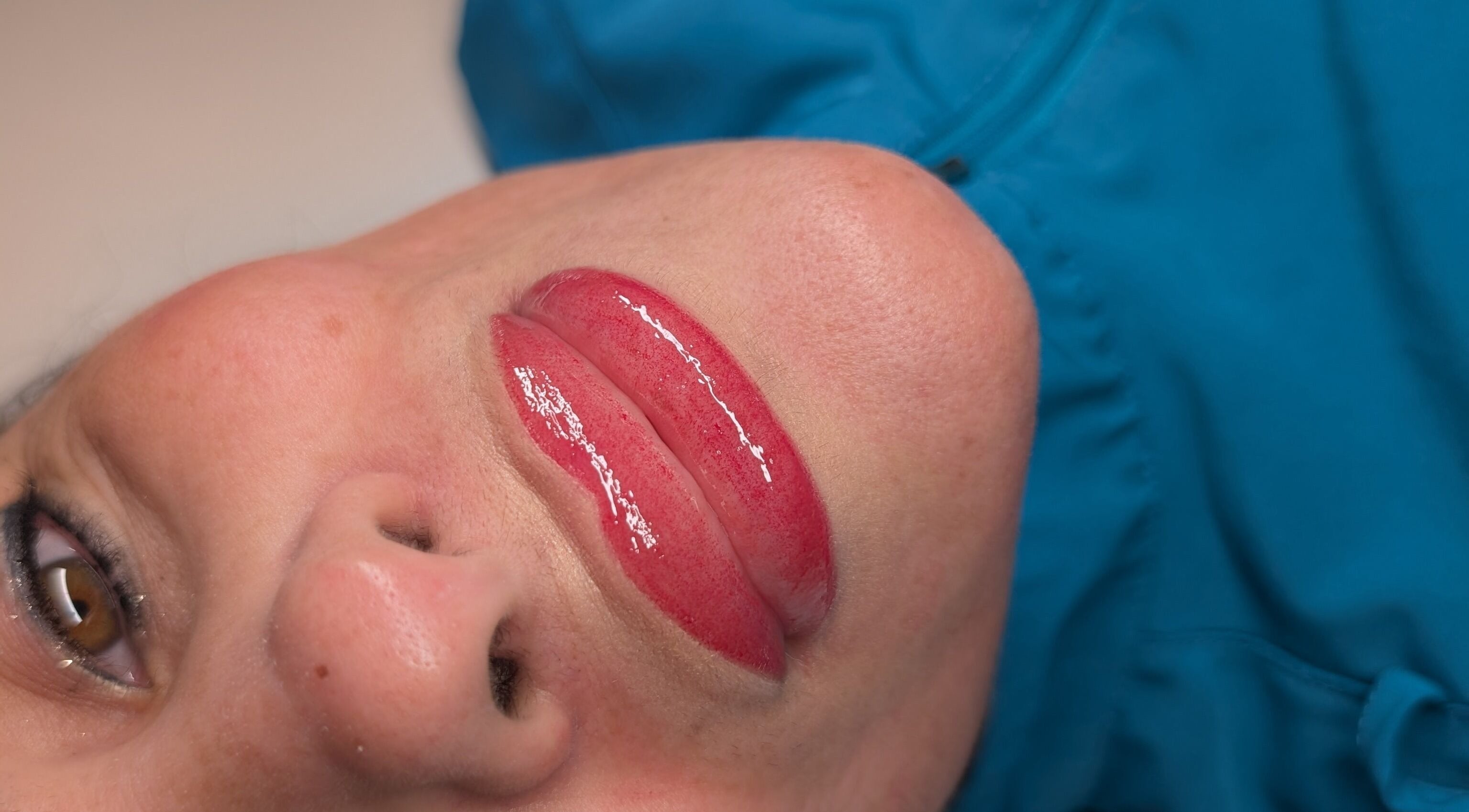 Lèvres brillantes après soin à Mariska Derma, Granby, Québec, CA.