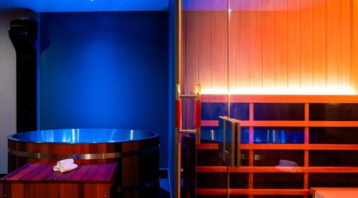 Relaxing spa room at The Floatation Sanctuary and Recovery Centre, New Plymouth, Taranaki, NZ with soothing lights.