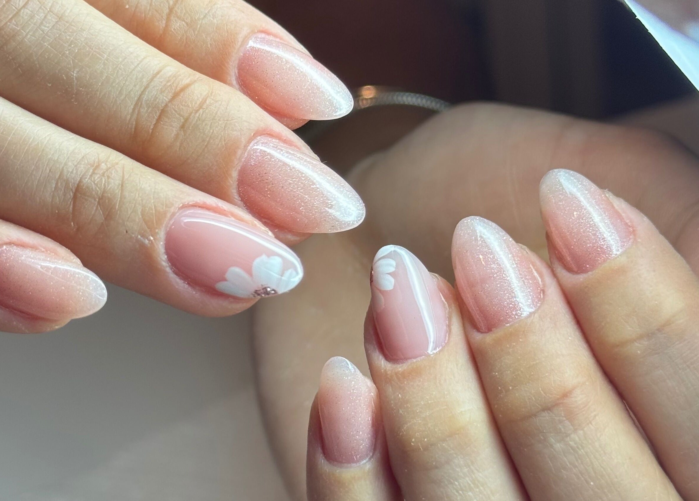 Unhas com design floral na Ana Valentim Nails Design, Beverly, New Jersey, US.