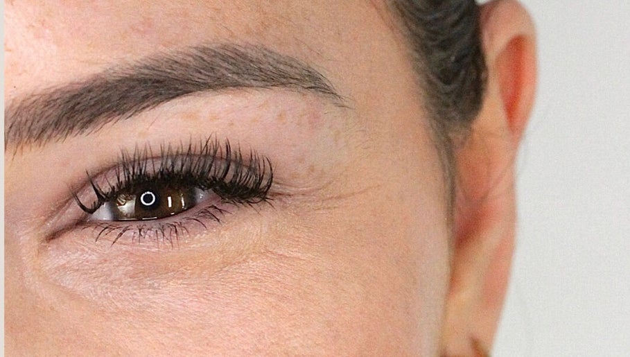 Arcadia Lashes - Mobile Service image 1