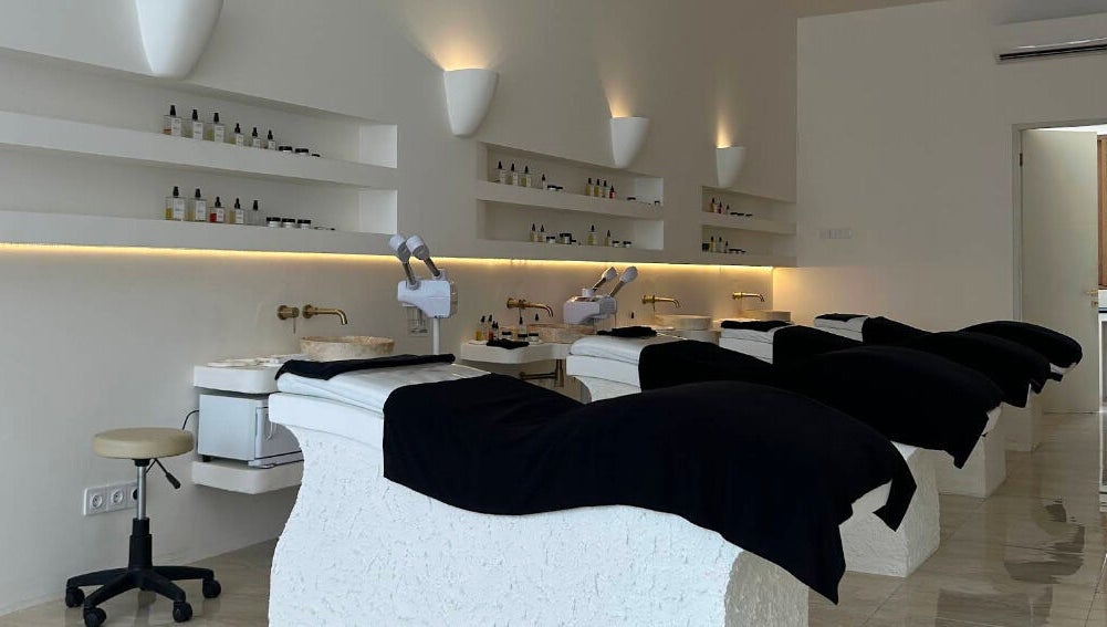 Relaxing spa beds at Awild Facial Uluwatu, Pecatu, Bali, ID. Ideal for a rejuvenating experience.