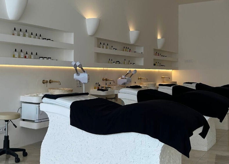 Relaxing spa beds at Awild Facial Uluwatu, Pecatu, Bali, ID. Ideal for a rejuvenating experience.