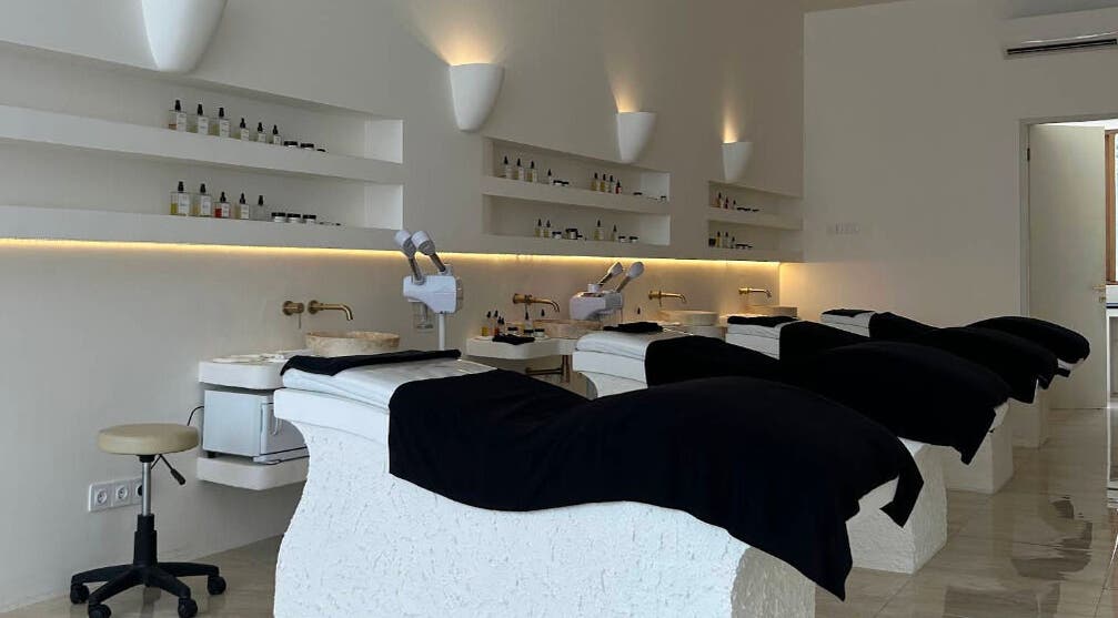 Relaxing spa beds at Awild Facial Uluwatu, Pecatu, Bali, ID. Ideal for a rejuvenating experience.