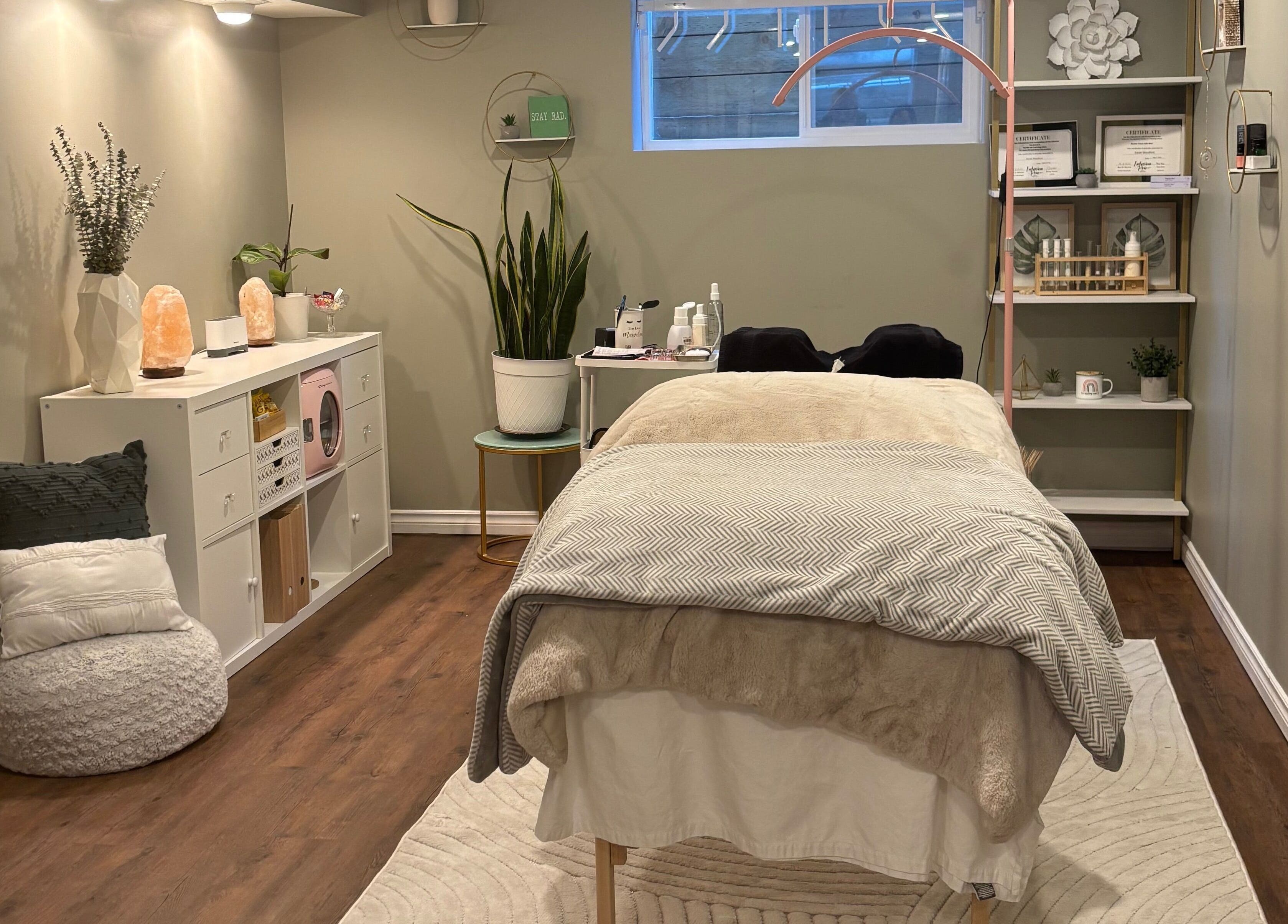 Tranquil treatment room at Sass Lash Infusion, Cochrane, Alberta, CA, featuring a cozy bed and ambient lighting.