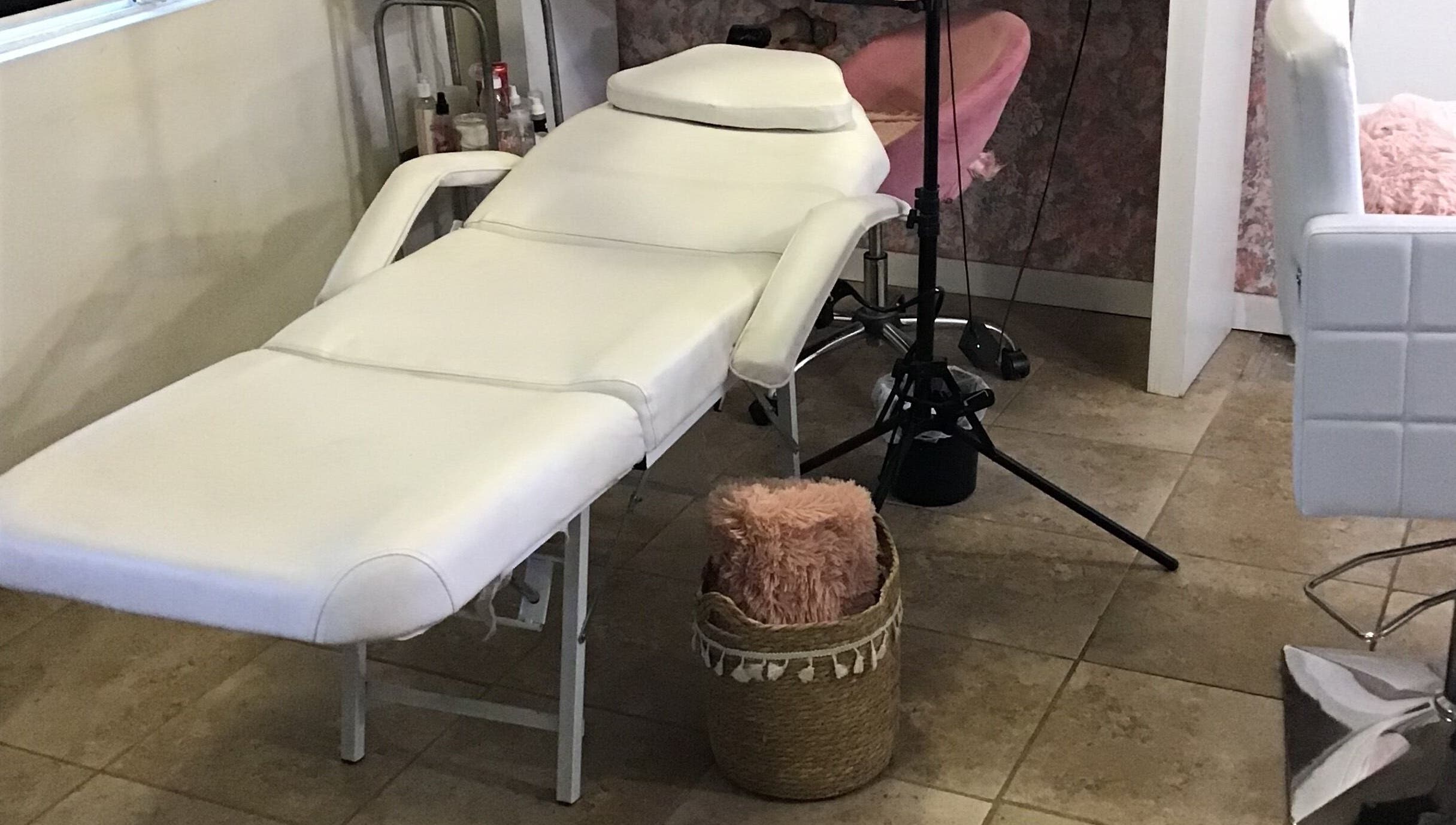 Sala de tratamiento cómoda en Studio SM, Chihuahua, Chihuahua, MX, ideal para relajación y bienestar.