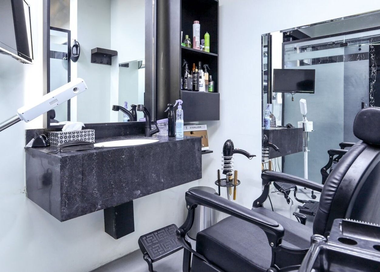 Modern salon interior at The Diamond Wolf in Riyadh, Riyadh Province, SA featuring black styling chairs.