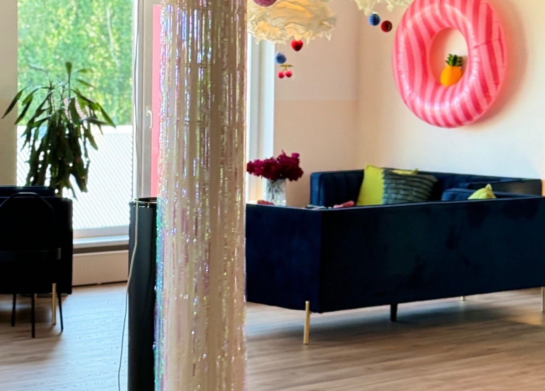 Colorful lounge at Feyre Ilusalong, Pärnu, Pärnu Maakond, EE with pink and blue decor.