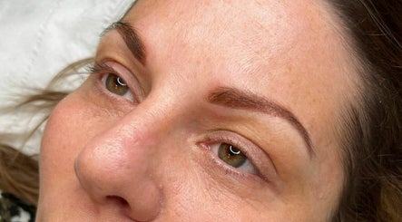 Danielle Daisy Microblading