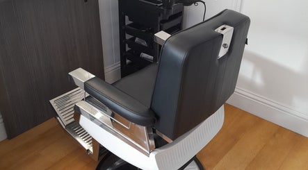 Bourne Barbers image 2